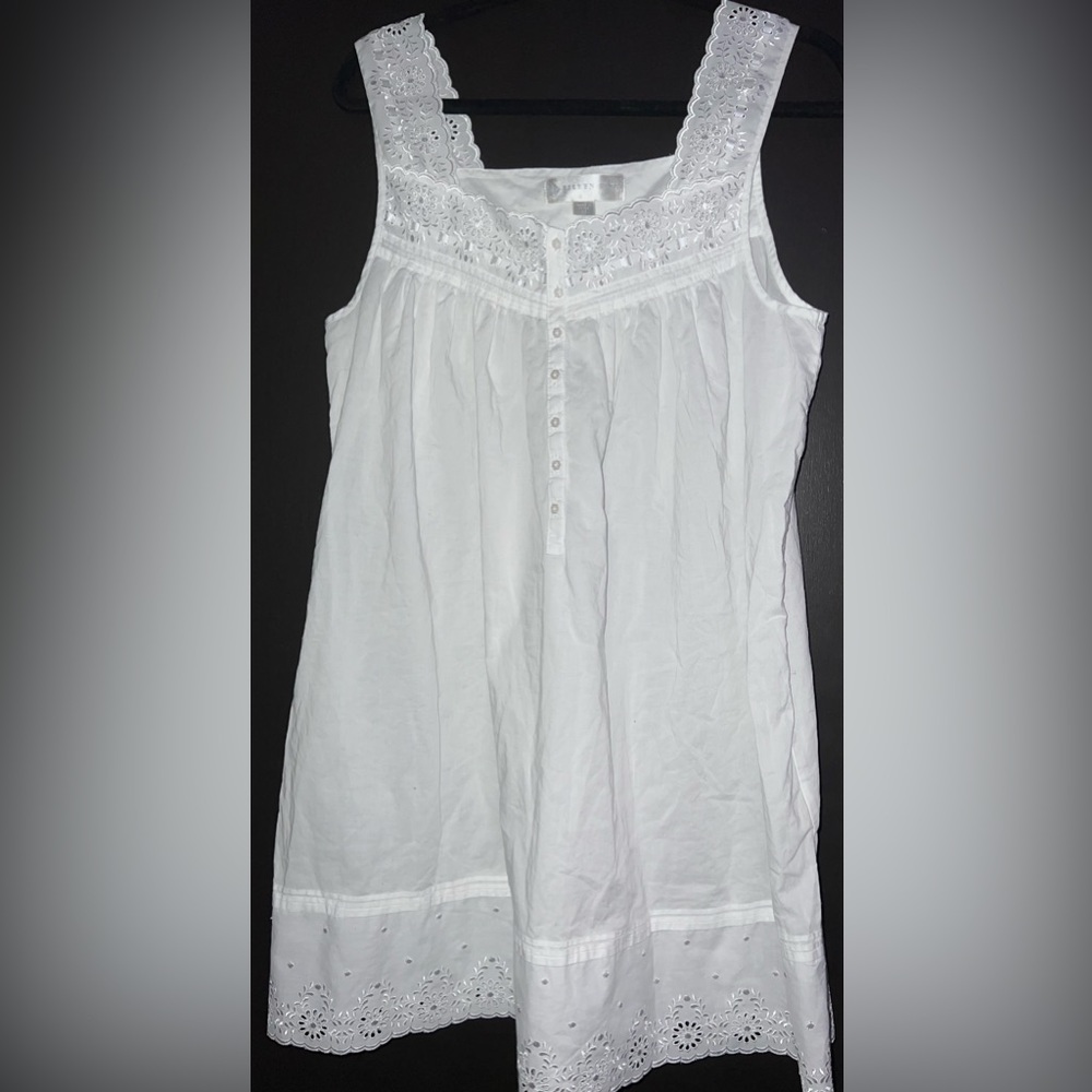 Eileen West Classic White Cotton Gown Nightgown Embroidered -size medium